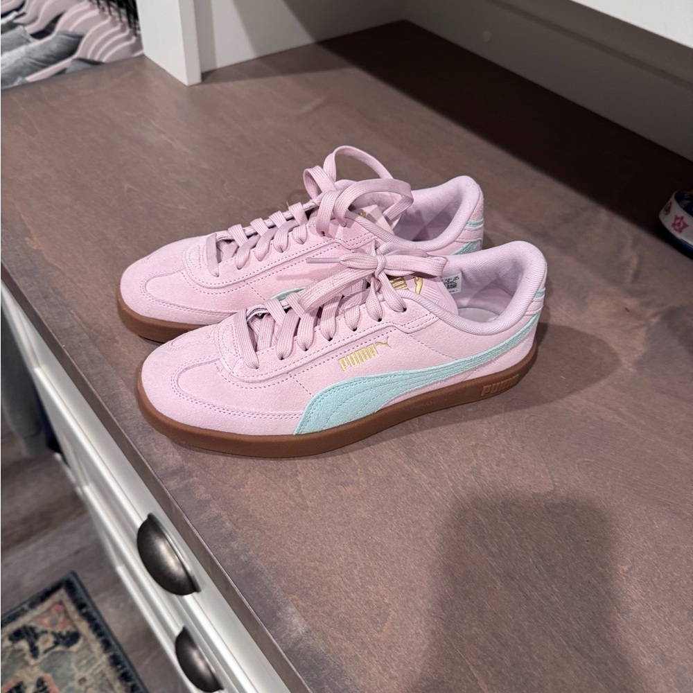 Puma Women's Pink Sneakers